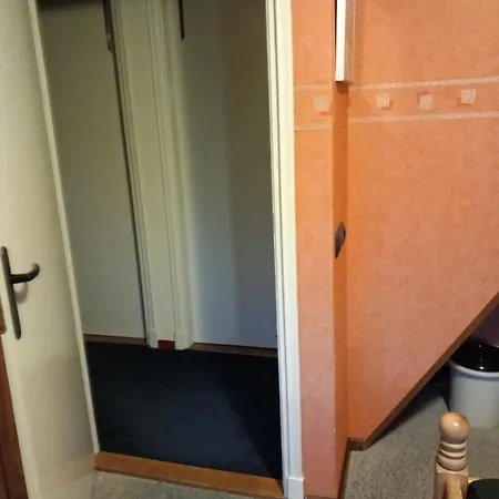 Tweepersoonskamer Met Gezamenlijk Gebruik Van Badkamer En Toilet